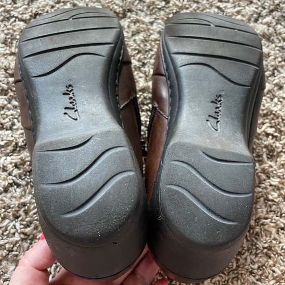 Clarks Women's Brown Leather Shoes - Picture 2 of 6